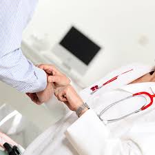 Ein notarzt fährt meist in seinem notarztwagen zum patienten. Notdienst Der Hausarztlichen Gemeinschaftspraxis Nentwig In Lubeck