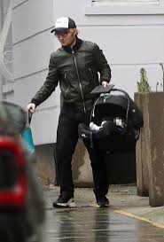 Ed Sheeran Pic Exc Singer Is Seen Out With Baby Daughter Lyra Antarctica For The First Time Daily Mail Online