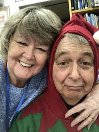 Elves at the shelves