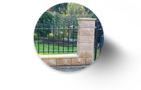 Sichtschutzzäune aus metall sind die auf maß gefertigten, stabilen und pflegeleichten bauteile, wie gartentore und gartenzäune aus unserem umfangreichen sortiment. Sichtschutzzaune In Vielen Verschiedenen Mustern Und Farben
