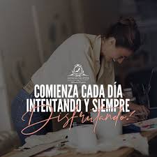 Estas frases bonitas y cortas acerca del amor y la vida son una manera de acercarse de un modo poético a los temas sobre los que más reflexiones suelen extraerse, de la mano de grandes pensadores y referentes culturales. Exito En Tacones Su Twitter No Esperes Que Todo Sea Perfecto Decide Disfrutar Cada Dia De Tu Vida Wv Siguenos Por Instagram Y Facebook Exitoentaconesoficial Exitoentacones Frase Motivacion Liderazgo