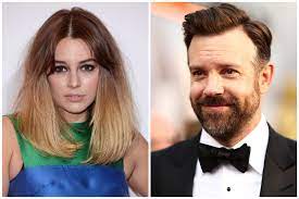 Jason sudeikis, who split from fiancée olivia wilde in 2020, zoomed into the golden globes from the same living room that his rumored girlfriend keeley hazell posed in front of in a new instagram. Who Jason Sudeikis Is Dating As Olivia Wilde Harry Styles Romance Blossoms