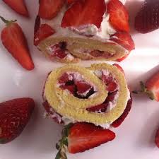 Roule Aux Fraises Et Chantilly Mascarpone Nathychef Recette Mascarpone Roule A La Fraise Fraise