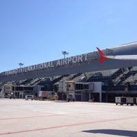 Landas pacu sebuah lapangan terbang perintis di papualandas pacu bandara perintis memiliki konstruksi yang lebih sederhana dibandingkan bandara bandara komersial terlebih lebih di kawasan terpencil. Penang International Airport Pen Bayan Lepas Pulau Pinang