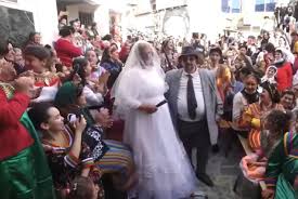 Tizi ouzou robe kabyle 2021. Video Un Defile De Mode Pour Les Vielles Femmes A Tizi Ouzou Algerie360