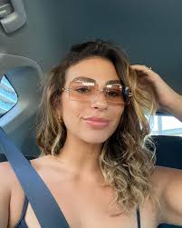 date selfies in order