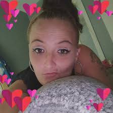 Tina Pomeroy's Instagram, Twitter & Facebook