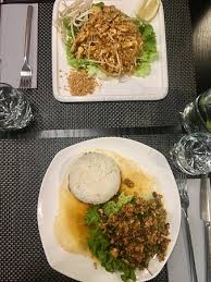 Pad Thai Poulet Et Kapao Kai Photo De A Pattaya Savigny Sur Orge Tripadvisor