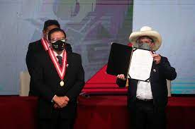 Jun 09, 2021 · a falta de confirmación oficial y a que se resuelvan las impugnaciones sobre las actas enviadas al jurado nacional de elecciones (jne) para su evaluación, todo indica que el comunista pedro castillo será el próximo presidente del perú, al obtener medio punto más que la candidata keiko fujimori. Fm3rpp8vsehbnm