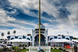Gurdwara ma główną salę langar i salę modlitewną. Sikh Temple Of Yuba City Shut Down On Judge S Order Kuba
