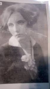 Eileen Lake's Instagram, Twitter & Facebook