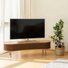 Meeting deadlines in an office while your football team is playing an important match? Audacious Tv Bank Von Umage Connox