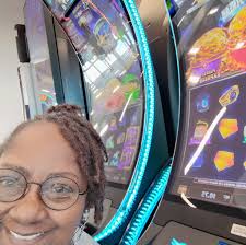 Gregory Bynum , Hood News/ HELPING HANDS, founder. He needs assistance. Can  anyone here help with tee shirts?