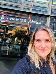 Deborah Tranter's Instagram, Twitter & Facebook