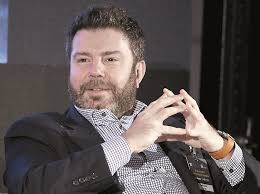 He grew up in romania and his family had little money, with dines having to borrow a computer to learn programming. TranzacÅ£ia Secolului In It Ul Romanesc Daniel Dines Ceo Uipath In 2013 Ne Gandeam SÄƒ Tragem Cortina Iar Acum Suntem In Top 3 Mondial