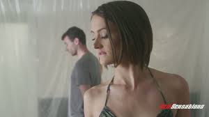 Sexy hottie with bob cut Andi Rye is ready for some hard doggy fuck