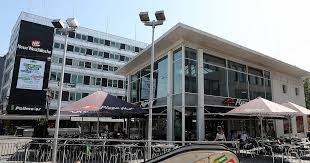 Das unternehmen wird beim amtsgericht. Neuer Mieter Zieht In Den Glaskasten Auf Dem Jahnplatz Die System Gastronomen Von Cafe Bar Celona Losen Die Fastfood Kette Pizza Hut An Zentraler Und Lukrativer Stelle Ab Nachrichten Aus