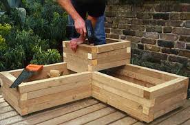 Fabriquer Une Jardiniere En Bois Mode D Emploi Et 35 Belles Idees En Photos Archzine Fr Jardiniere En Bois Pot De Fleurs En Bois Bac De Jardinage