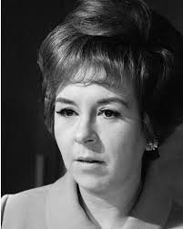 When Ruth Finley founded the Fashion Calendar in 1945, the typist she hired 