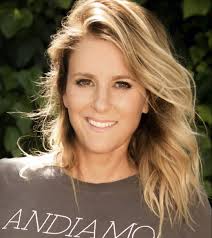 Holly Palmer's Instagram, Twitter & Facebook