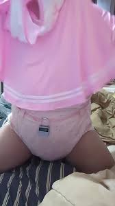 Wearing on the diaper, cover and timer padlock 2-3 - ThisVid.com