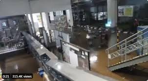 Mereka tersebar di beberapa tempat yaitu jalan otista, jalan ahmad yani dan jalan surya. Pabrik Aqua Di Sukabumi Ikut Terendam Banjir Bandang Hingga Trending Begini Kondisinya Tulungagung Times