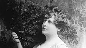 No wonder, then, that she has inspired numerous frears himself says that jenkins reminded me of margaret dumont… just preposterous, but touching at the same time, an assessment that perfectly. Florence Foster Jenkins Der Schrage Vogel Mit Den Schiefen Tonen Kultur Srf