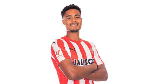 El Sporting rechaza otra oferta por Varane, pero le deja sin jugar y el  Queens Park Rangers prepara una nueva intentona