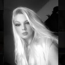 Gwen Oconnor's Instagram, Twitter & Facebook