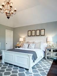 Photos Hgtv S Fixer Upper With Chip And Joanna Gaines Hgtv Master Bedrooms Decor Guest Bedroom Design Joanna Gaines Bedroom