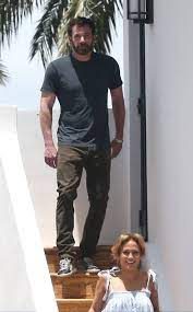 Jun 01, 2021 · jennifer lopez and ben affleck appear to be taking things to the next level! Jennifer Lopez Is All Smiles As She And Ben Affleck Reunite In Miami E Online