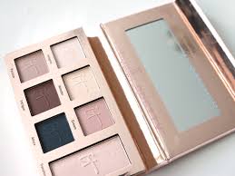 Free 3 piece makeup set with $75 order. It Cosmetics Naturally Pretty Essentials Matte Luxe Transforming Eyeshadow Palette Mastering The Matte Eye With It Cosmetics Makeup And Beauty Blog