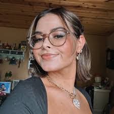 Jessica Cothren's Instagram, Twitter & Facebook