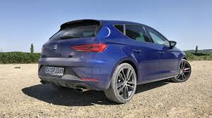 Report of squeaking driveshaft gaiter on january 2018 seat arona fr 1 ltr 115psi at 6,250 miles. Seat Leon Cupra St 300 Blau Seat Leon Review