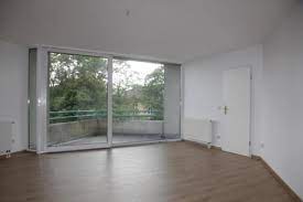 Immobilien in herzberg (elster) leben und wohnen in einer immobilie in herzberg ein interessanter immobilienmarkt, ein reges vereinsleben und die lage in den malerischen landschaften des elsterlandes: 3 Zimmer Wohnung Zu Vermieten Dresdner Str 3d 04916 Brandenburg Herzberg Elster Mapio Net