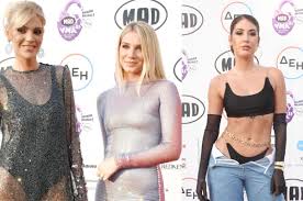 Mad vma is a greek video music award show how presented each year by mad tv. Mad Vma 2021 Oi Prwtes Fwtografies Apo To Kokkino Xali Ry8mos 101 9