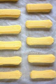 Sebenarnya Eclair Itu Adalah Adonan Sus Yang Dibentuk Memanjang Menurut Buku Pastry Nya Manfred Lange Bbc Sus Choux Eclairs Kue Kering Hidangan Penutup