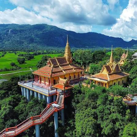🛕 Chùa Tà Pạ – Ngôi chùa như “lơ lửng giữa trời” với 240 bậc thang độc đáo ở An Giang Ẩn mình giữa núi rừng hoang sơ của Tri Tôn, An