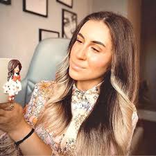 Hi!I am Daniela and i just quit my job to follow my love for art and  finally start my small business☺️If you never try,you will never know,so  always listen to your heart☺️