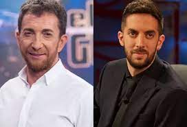 Pablo Motos y David Broncano se "besan" para promocionar 'La Revuelta'