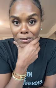 One thing Savannah James gone do is stay unbothered and BEAUTIFULLY booked!  Y'all love to bring up rumors, shade her name, or try to come for her  marriage but baby, Savannah ain't