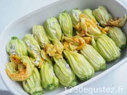 Fleurs De Courgettes Farcies Au Gorgonzola 1 2 3 Degustez En 2020 Fleur De Courgette Farcie Courgettes Farcies Recette Fleur De Courgette