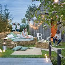 Utilisées pour créer des tables basses, des canapés ou encore des fauteuils. Des Ballots De Paille En Guise De Bancs Marie Claire