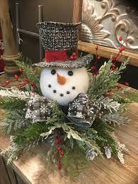 Hang on the front door, above the mantel, or at the end of a bed. 47 Classy Christmas Table Decoration Ideas Realivin Net Christmas Centerpieces Diy Christmas Floral Christmas Wreaths