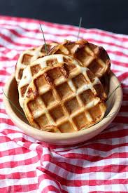 Une Idee Originale Pour Changer Des Gaufres Et Des Pizzas Classiques La Pizza Gaufre Une Pizza Garnie Passee Au Gauf Gaufres Alimentation Jambon Et Fromage