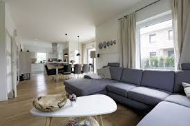 Grosser Und Stilvoll Eingerichteter Wohn Essbereich Mit Offener Kuche Wohnen Einrichten Und Wohnen Offene Wohnraume