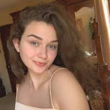 Ashlee Dick's Instagram, Twitter & Facebook