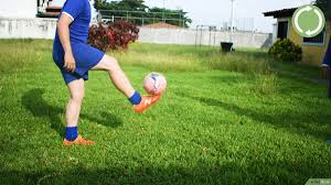 De la technique, des matchs, mais aussi une sortie à pokeyland. Comment Devenir Un Meilleur Joueur De Football