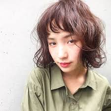 おでこが広い女性に似合う髪型まとめ 前髪でコンプレックスを上手にカバーしよう folk ウェットヘアスタイル 前髪 髪型