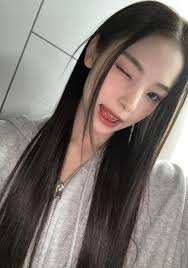 Mai (izna) Profile, Age, Birthday, Height, & Facts